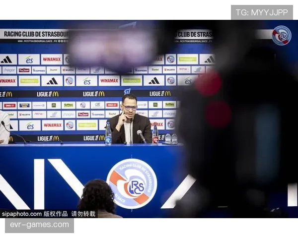 新赛季揭幕战点燃激情，顶级球队争锋引爆球迷热情